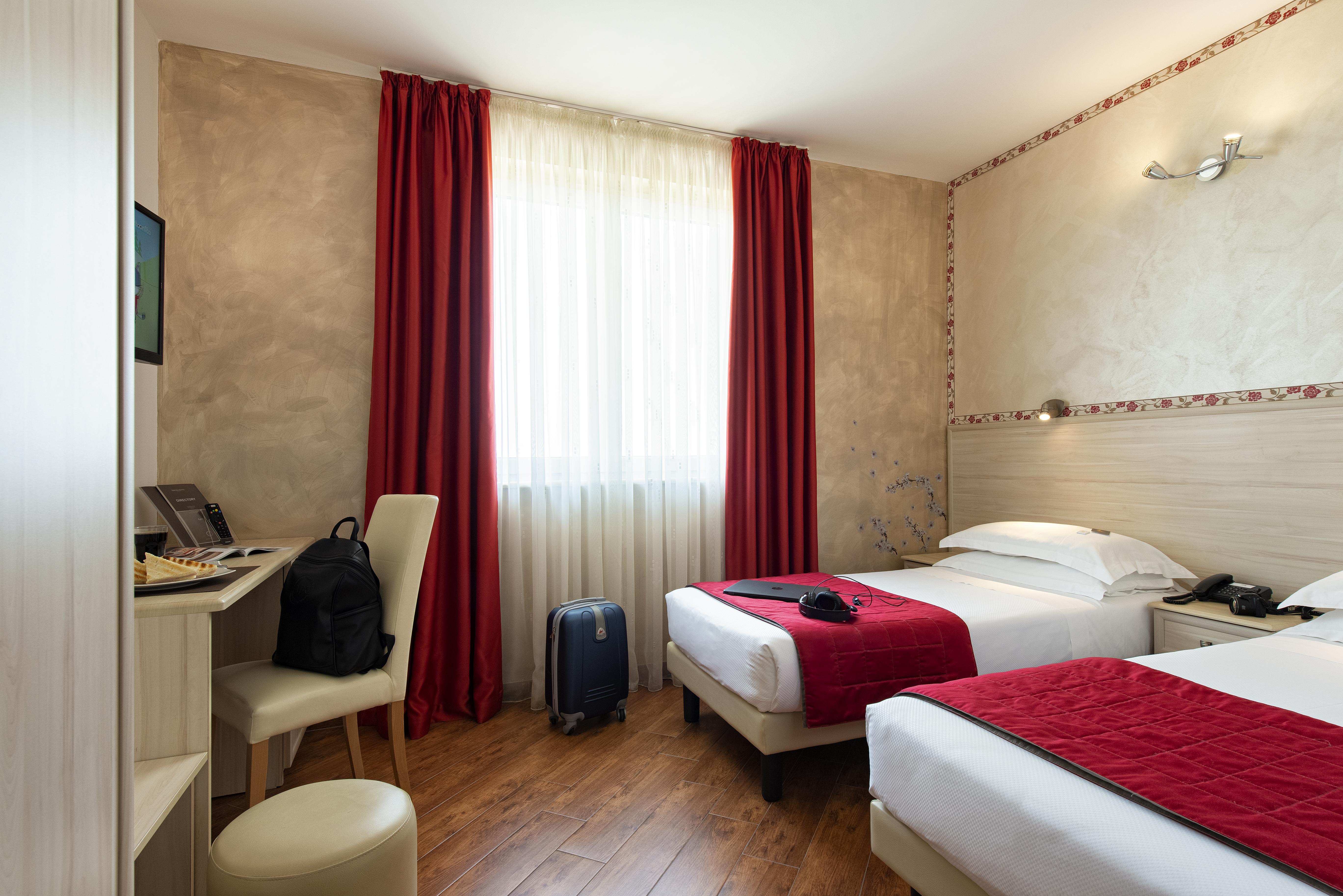 Simon Hotel Pomezia Buitenkant foto